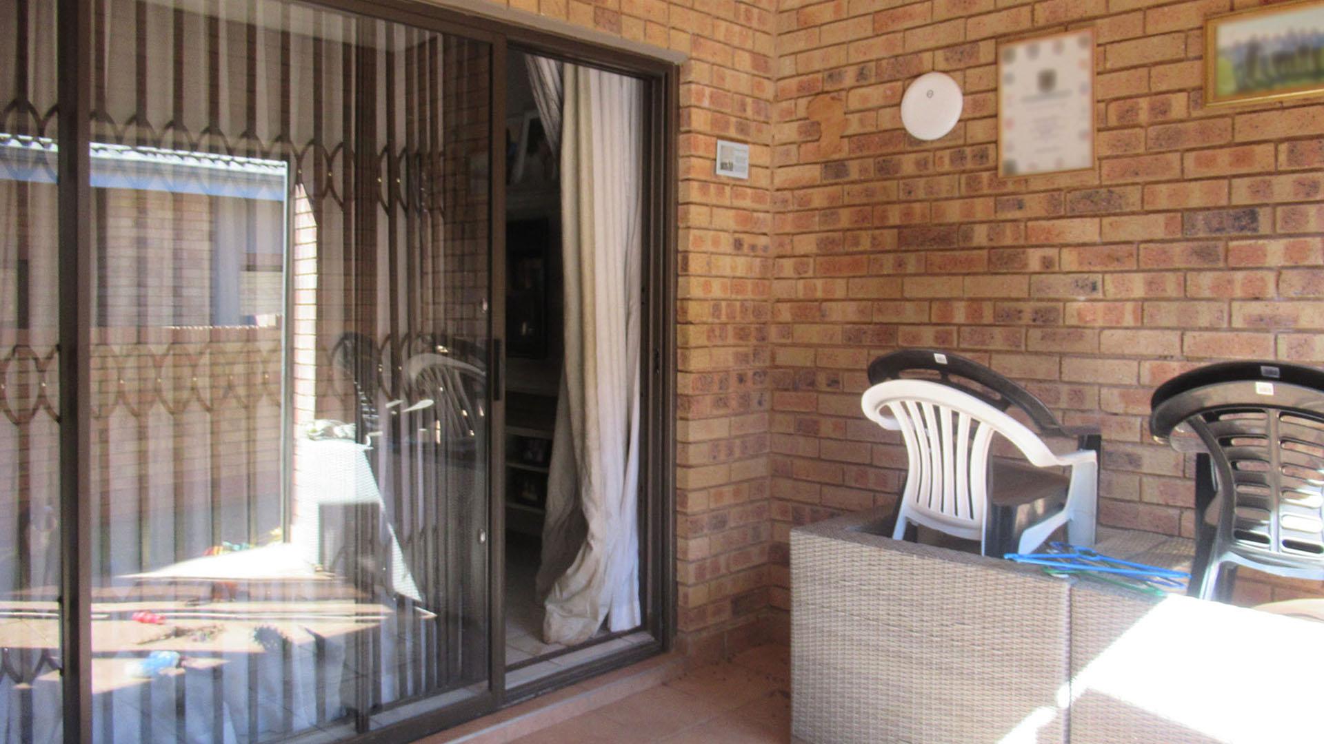 Patio - 13 square meters of property in Wilgeheuwel 