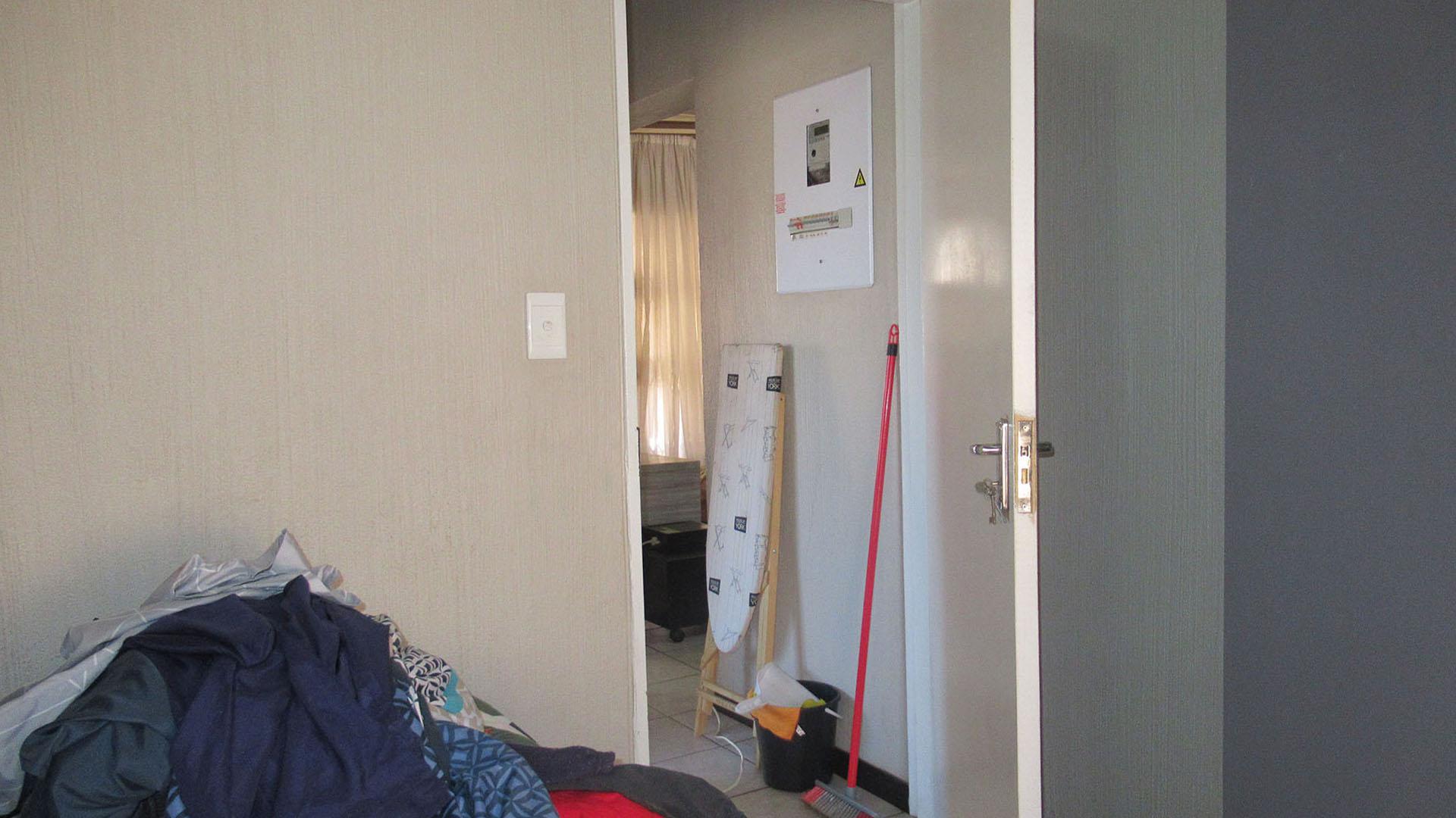 Bed Room 1 - 8 square meters of property in Wilgeheuwel 