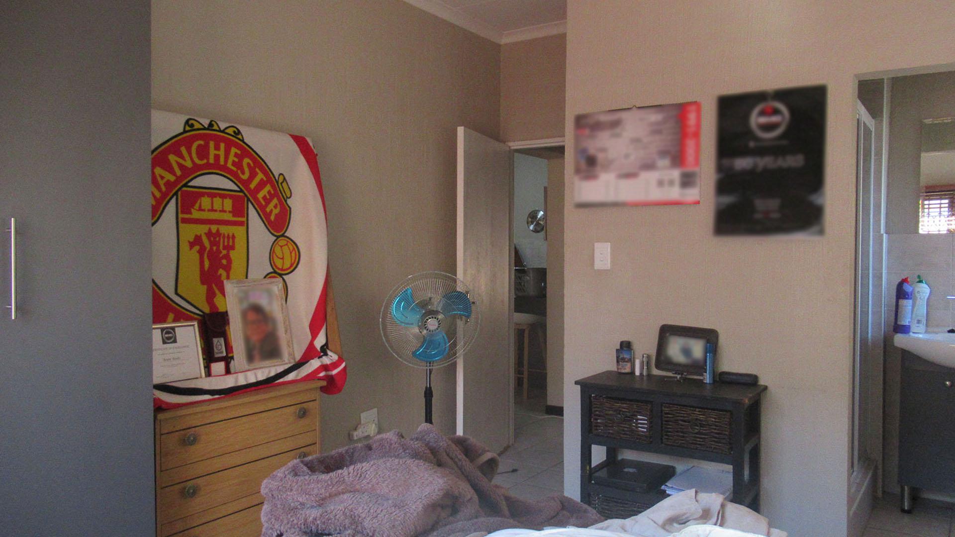 Main Bedroom - 14 square meters of property in Wilgeheuwel 