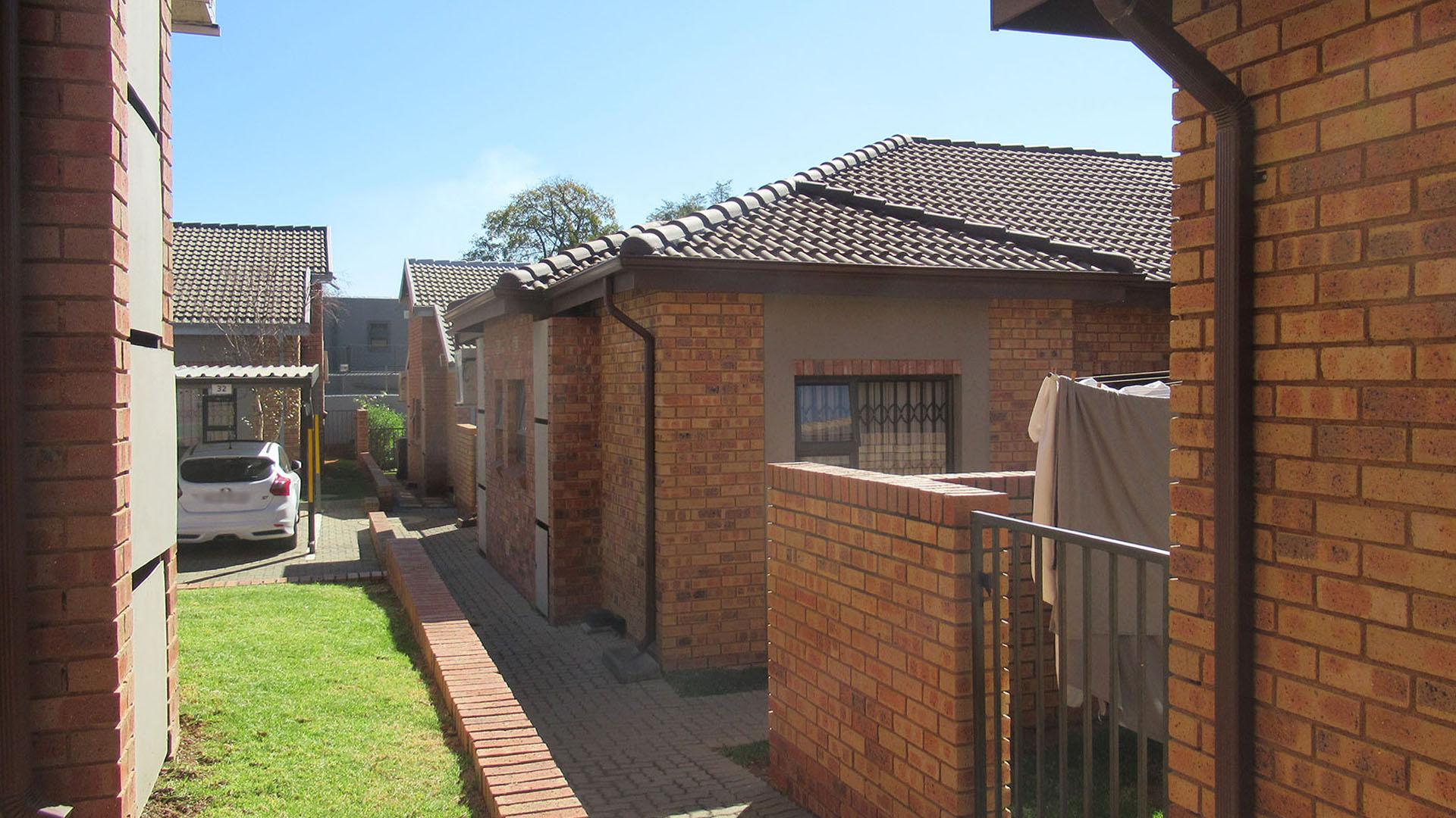 Front View of property in Wilgeheuwel 