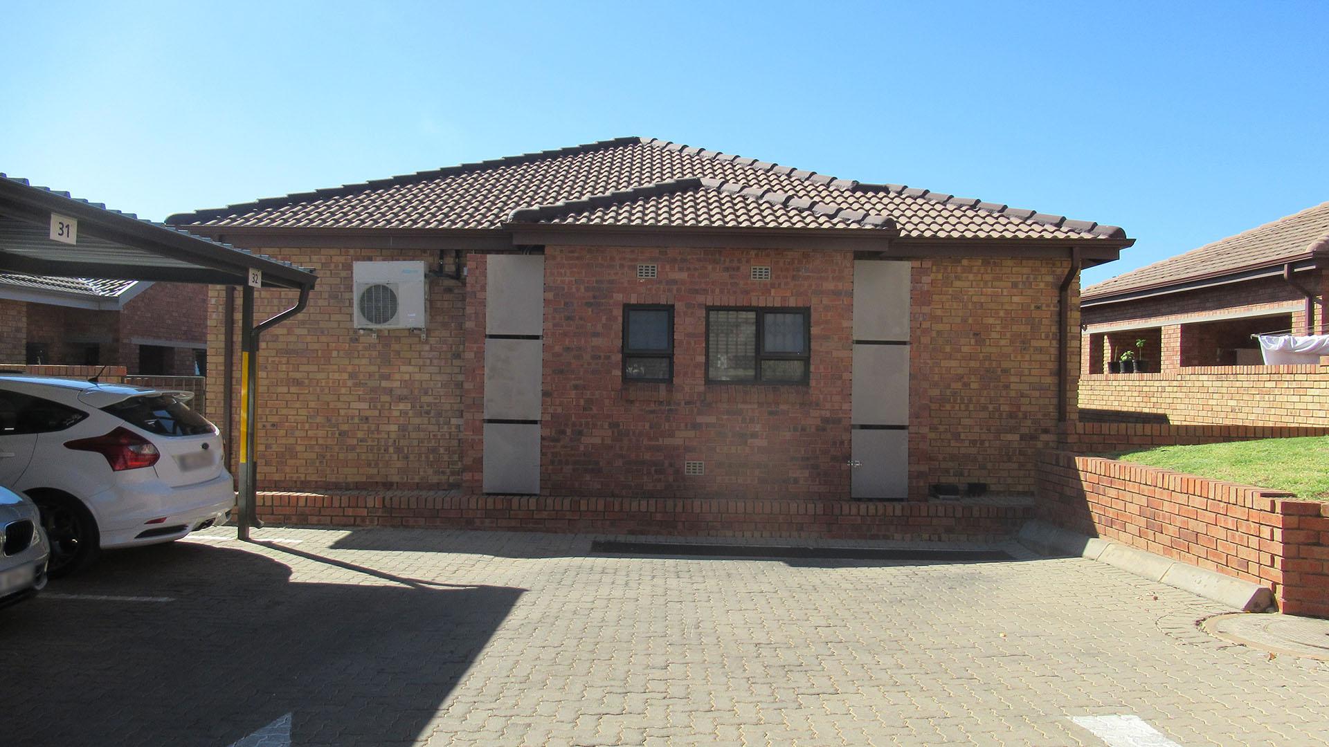 Front View of property in Wilgeheuwel 