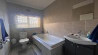 Bathroom 2 of property in Wilgeheuwel 