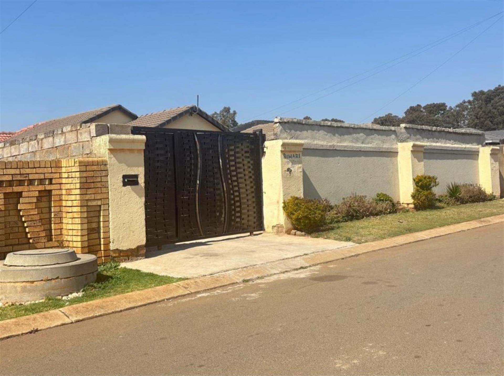 Front View of property in Protea Glen