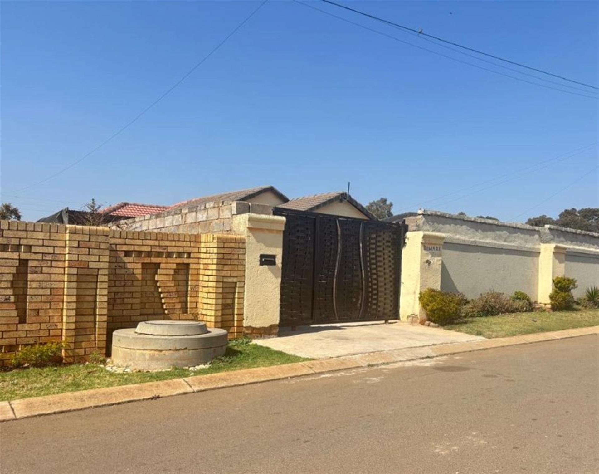 Front View of property in Protea Glen