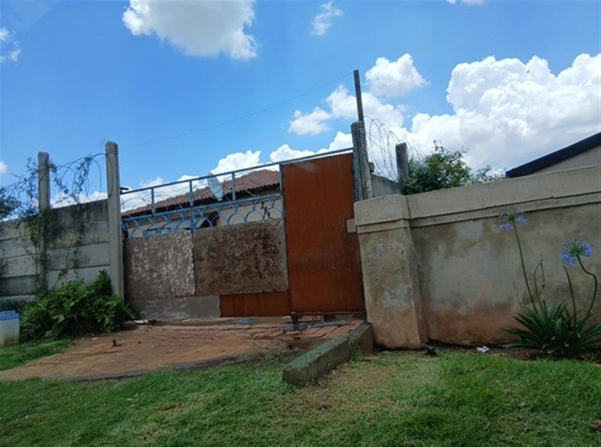 Front View of property in Villa Liza