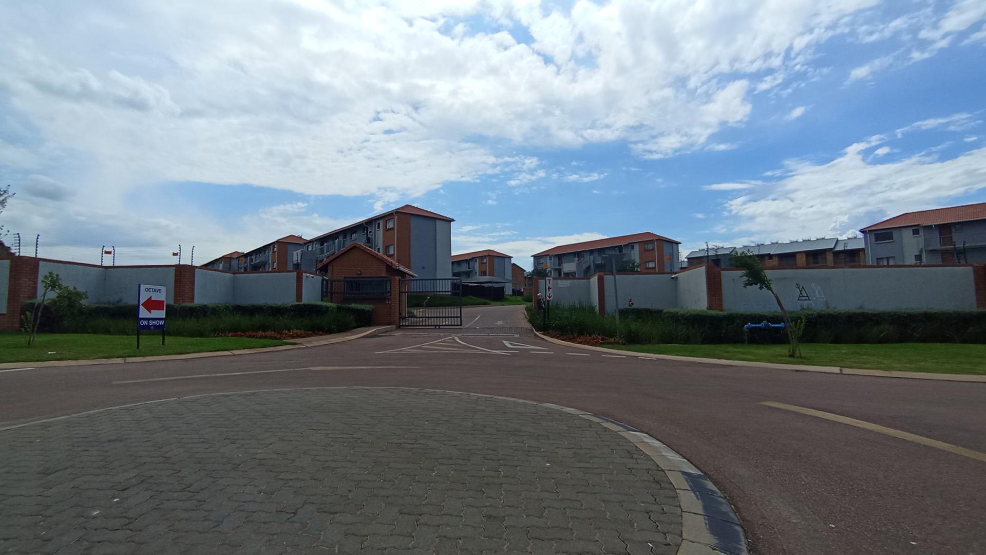 Front View of property in Sagewood
