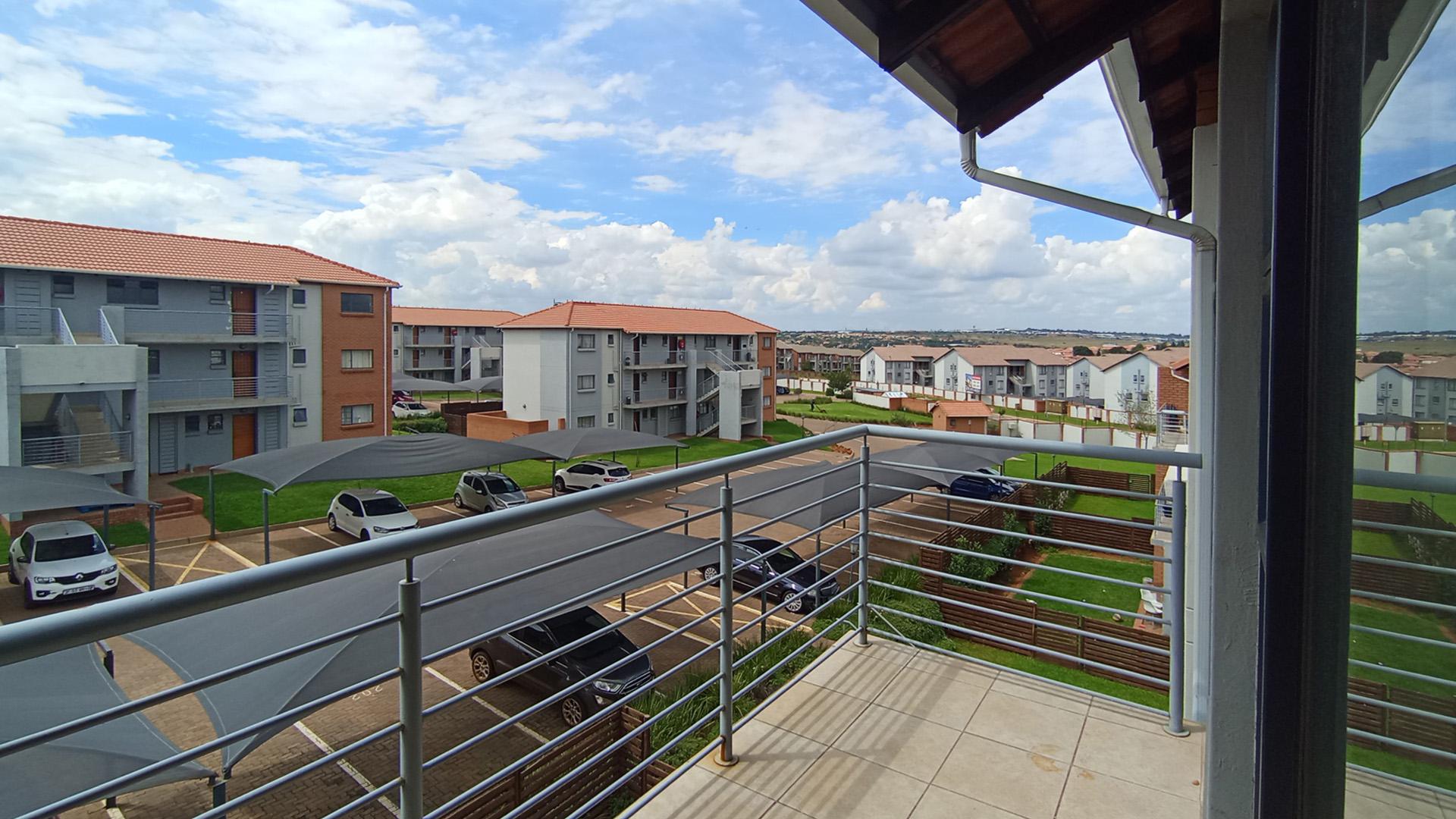 Balcony - 5 square meters of property in Sagewood