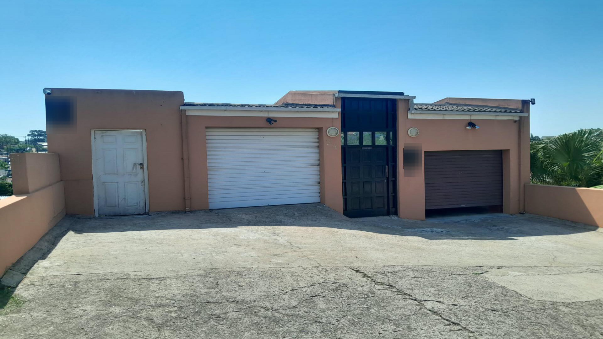 Front View of property in Effingham Heights