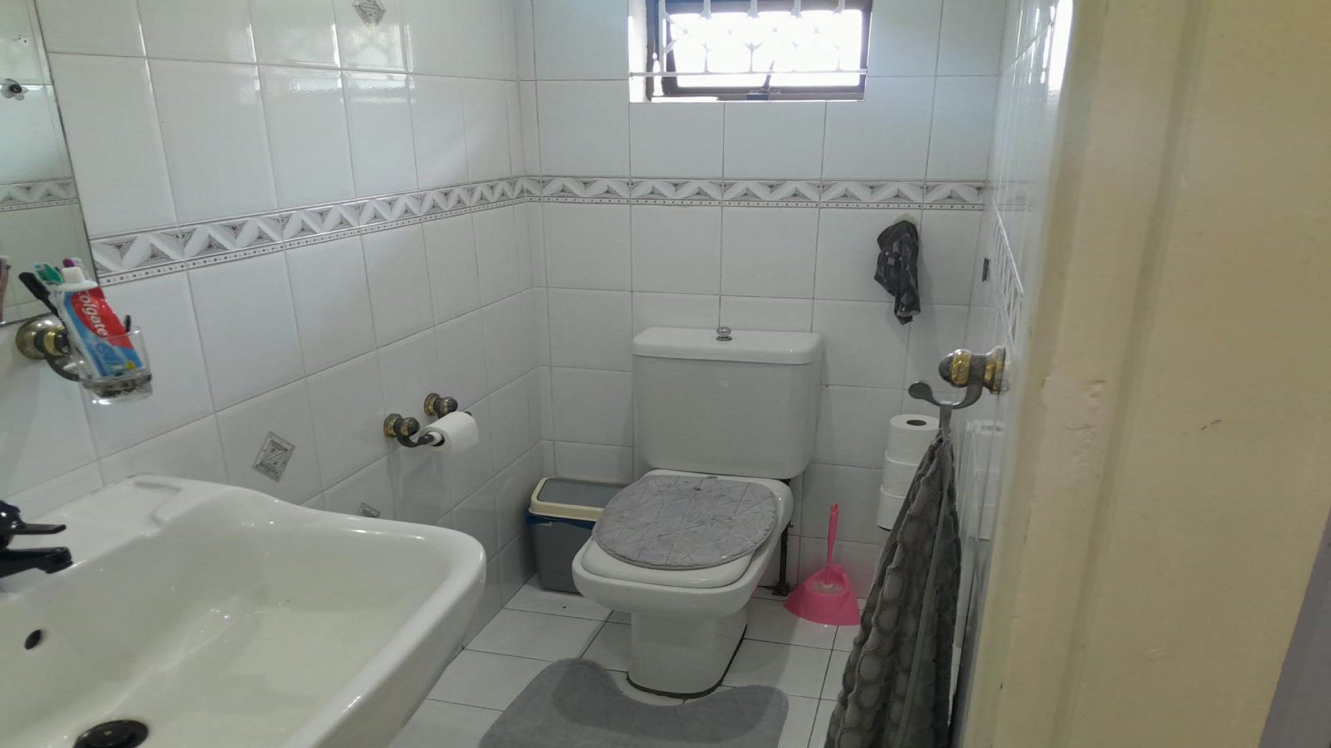 Bathroom 2 of property in Effingham Heights