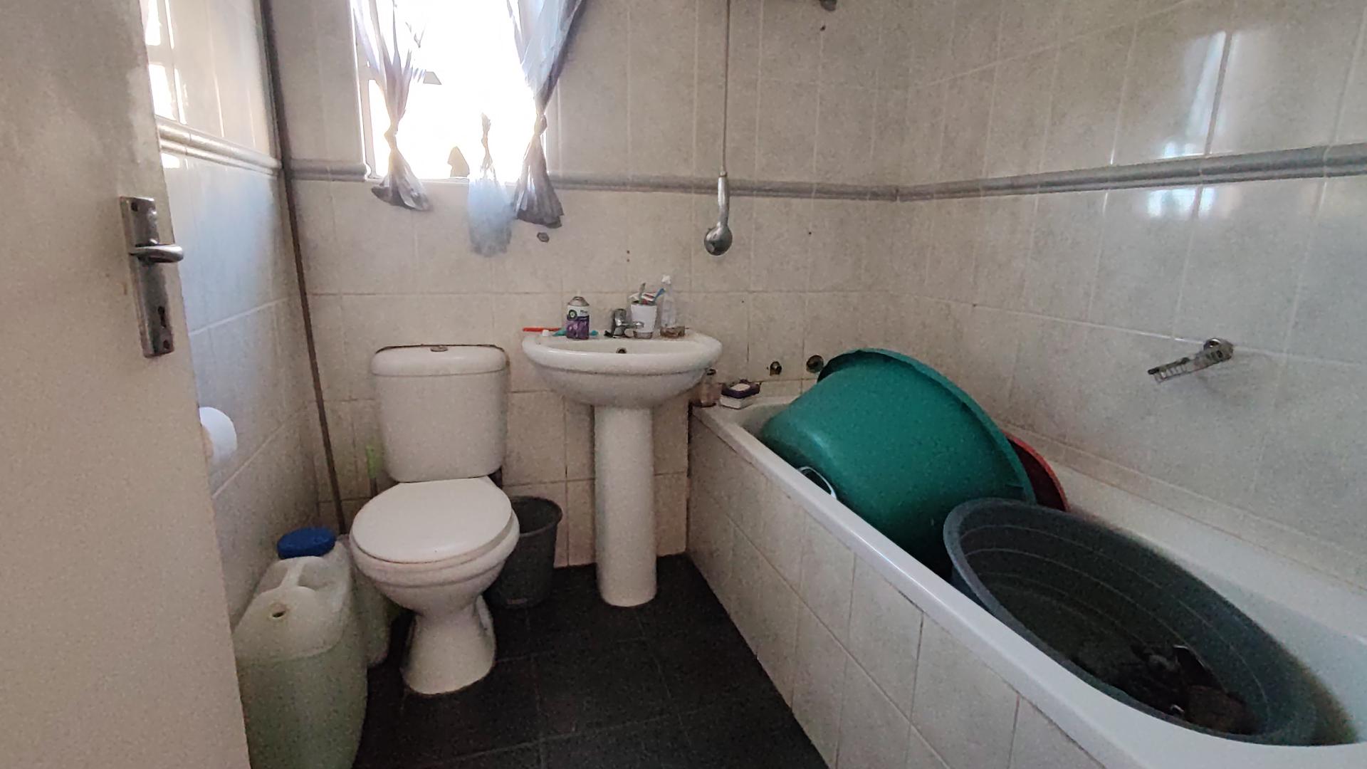Bathroom 1 of property in Gelvandale
