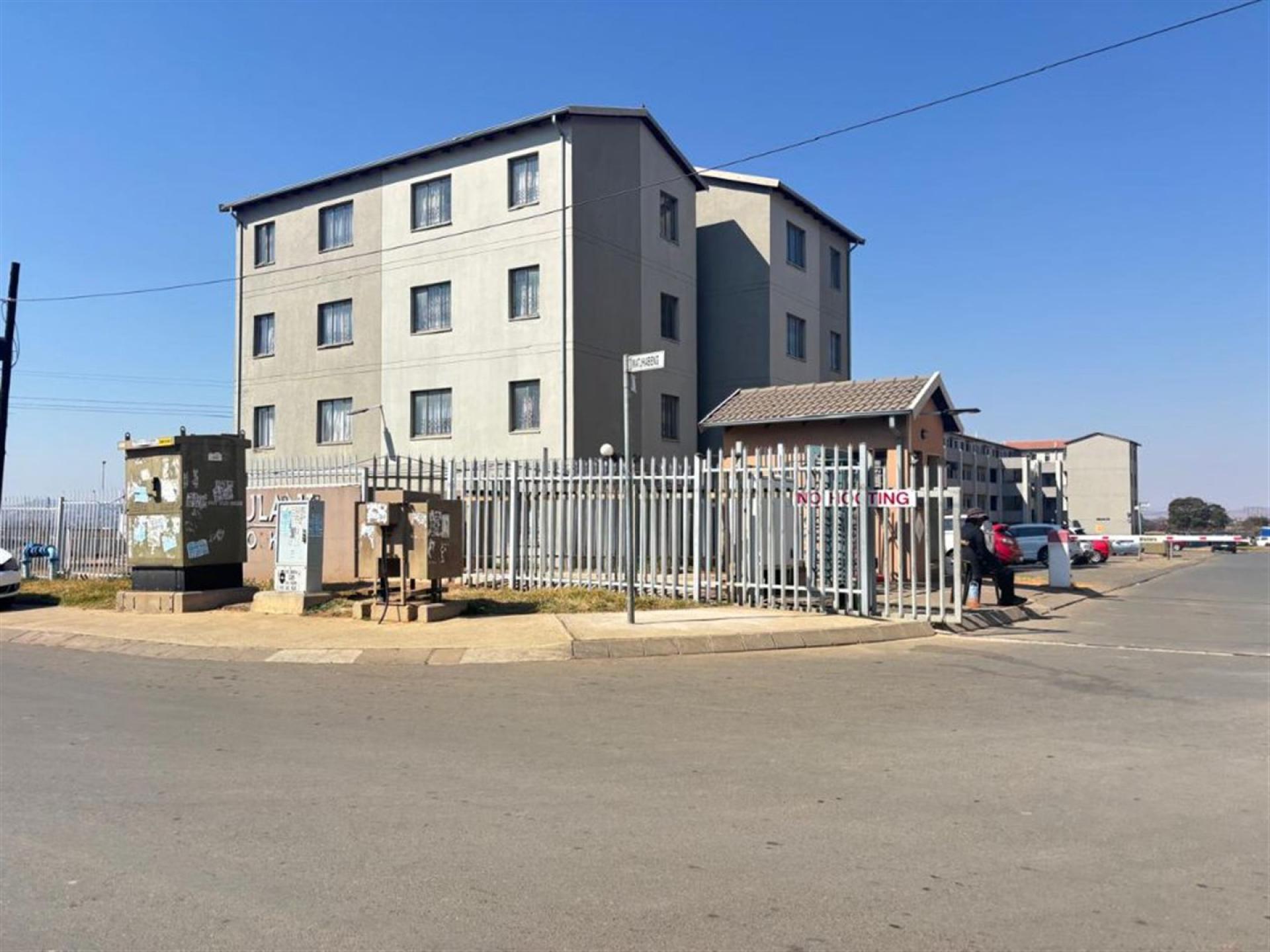 Front View of property in Jabulani