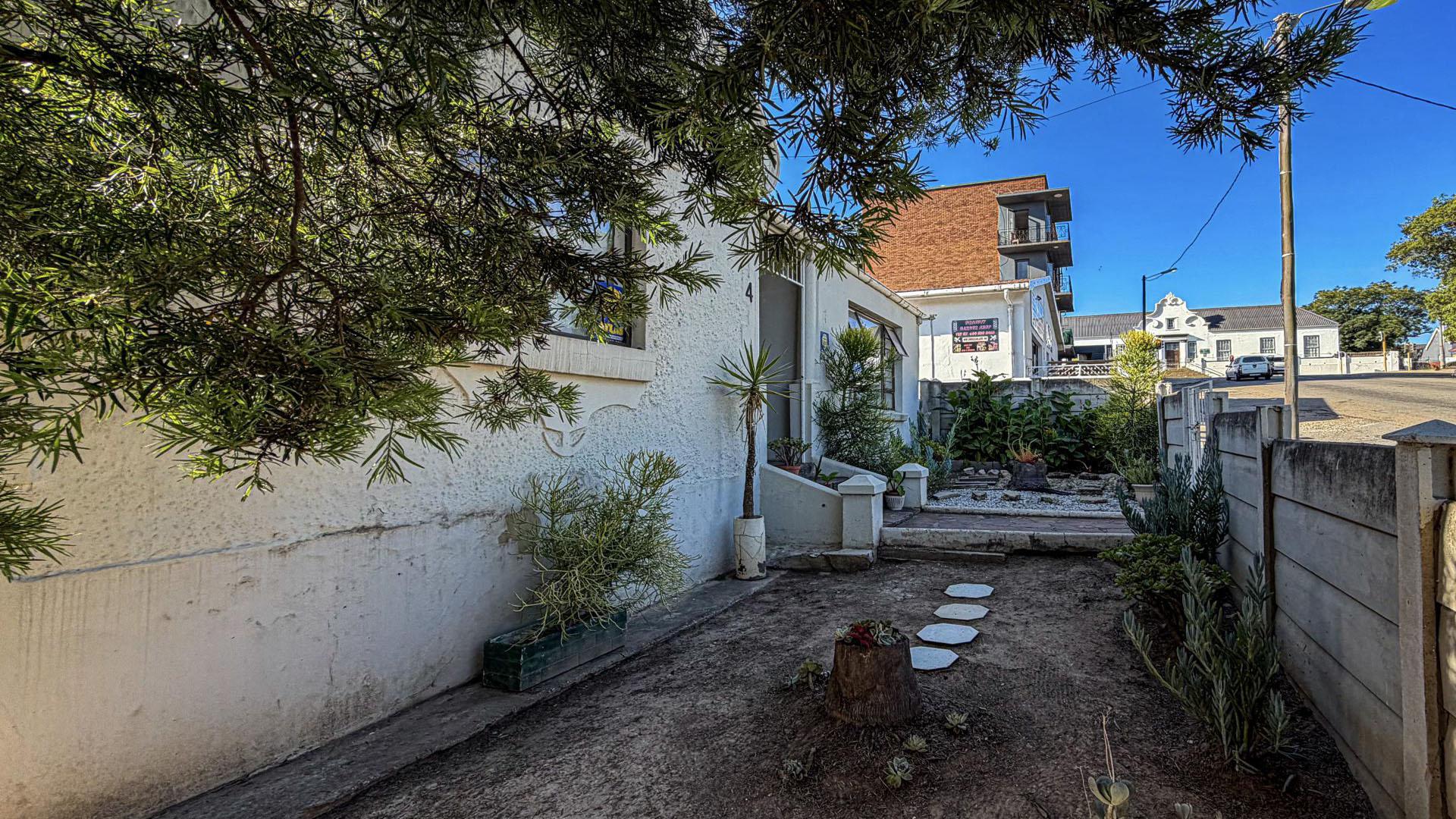 Front View of property in Uitenhage