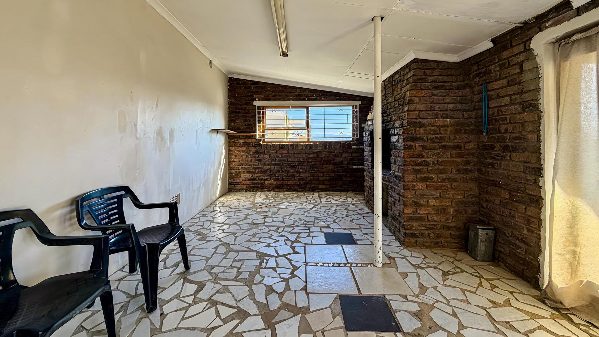 Lounges of property in Uitenhage