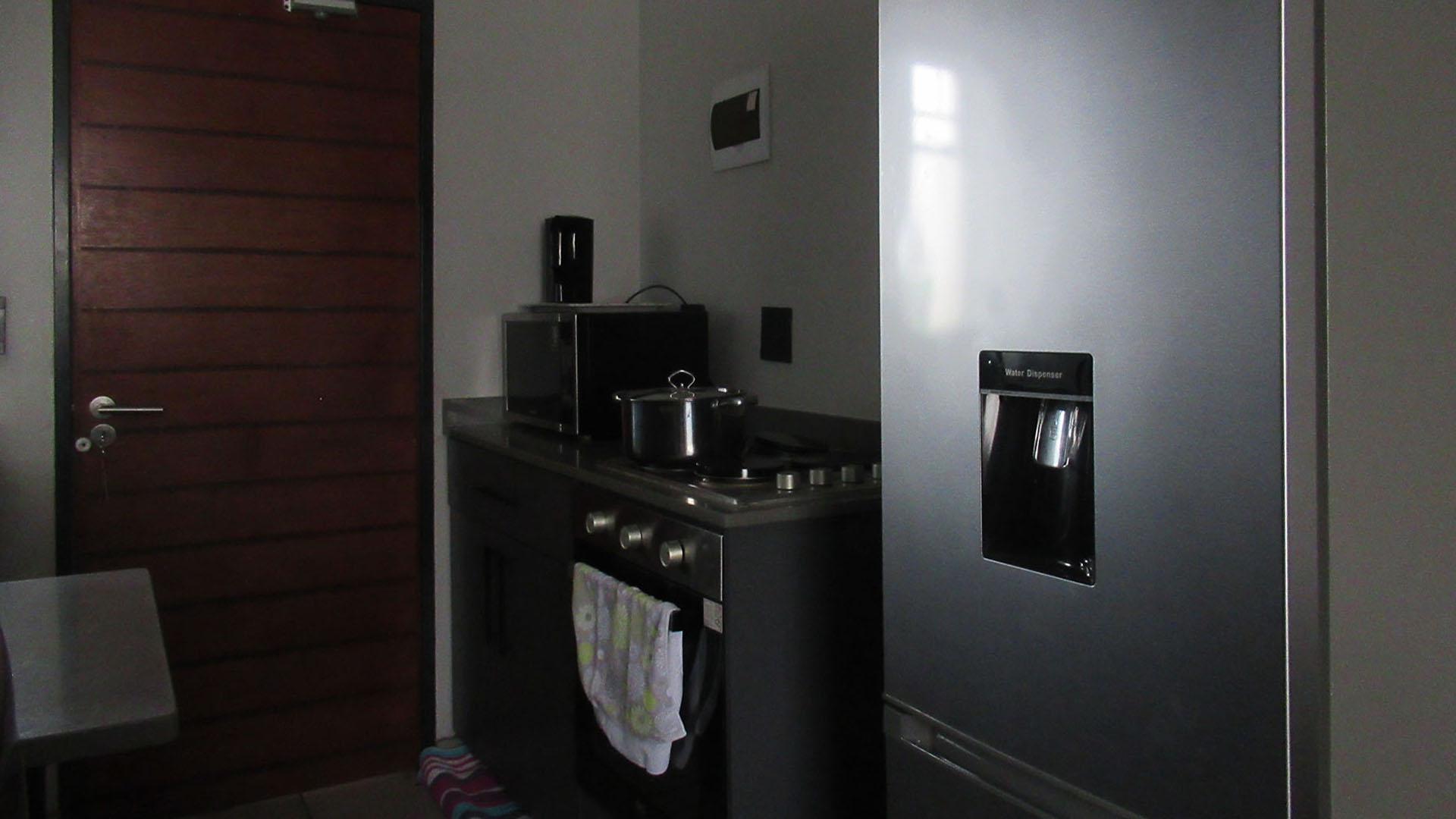 Kitchen - 5 square meters of property in Fleurhof