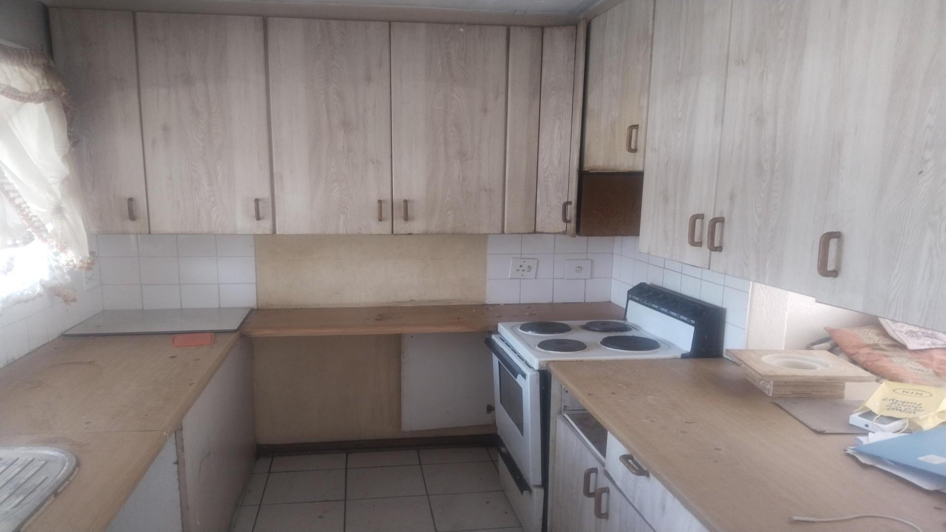 Kitchen of property in Krugersdorp