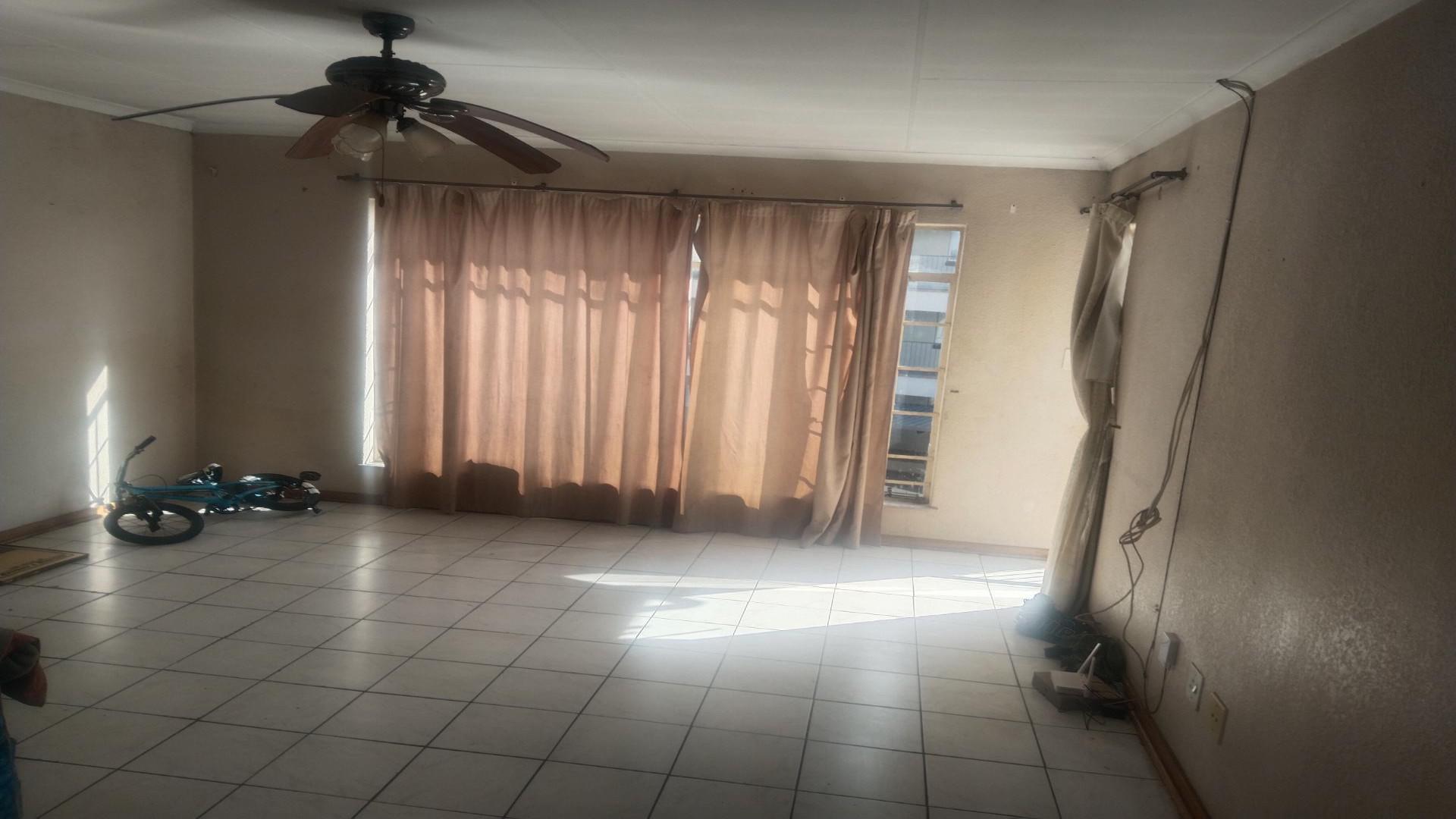 Lounges of property in Krugersdorp