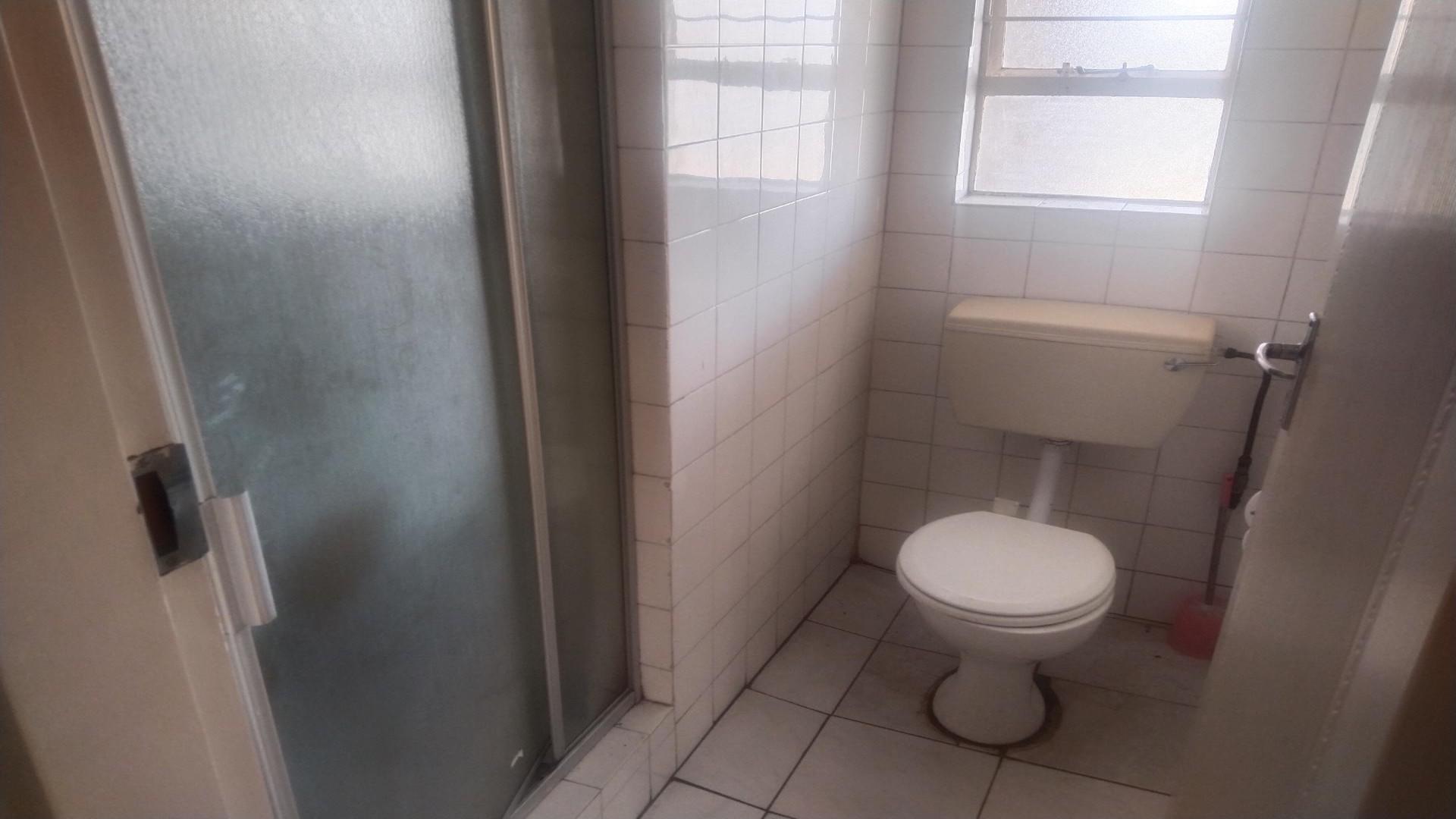 Bathroom 1 of property in Krugersdorp