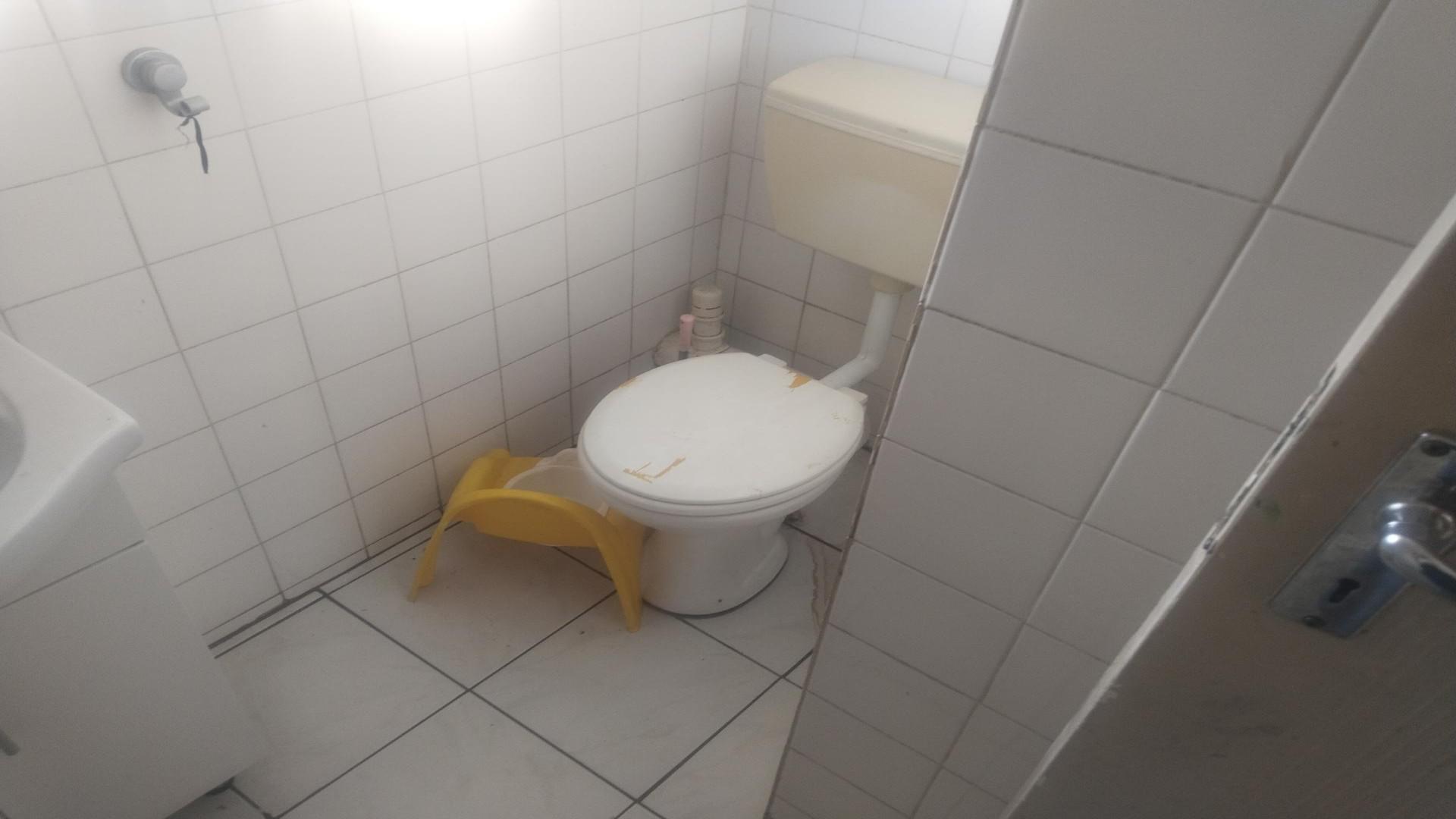 Bathroom 2 of property in Krugersdorp