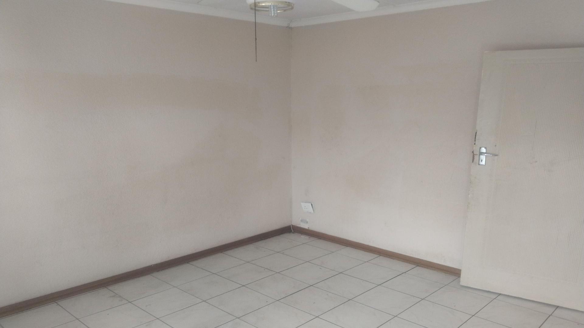 Bed Room 4 of property in Krugersdorp