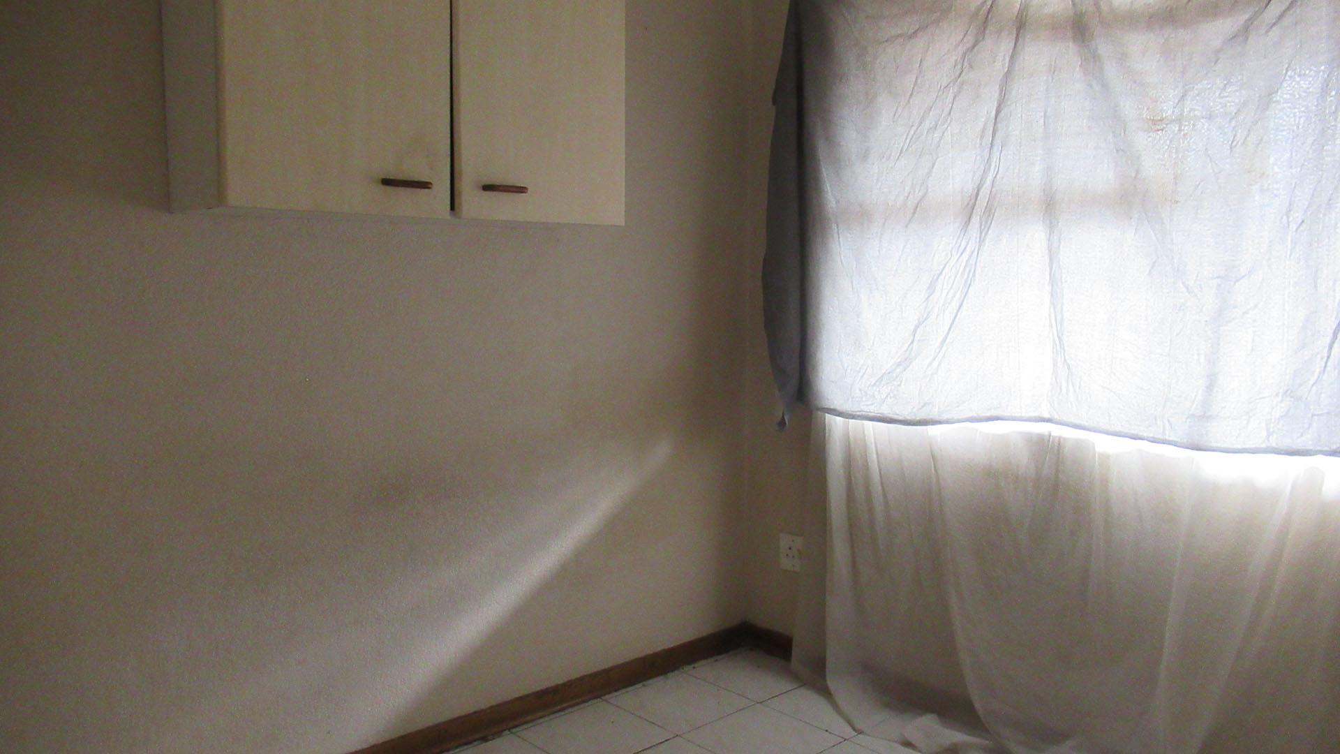 Bed Room 3 - 10 square meters of property in Krugersdorp