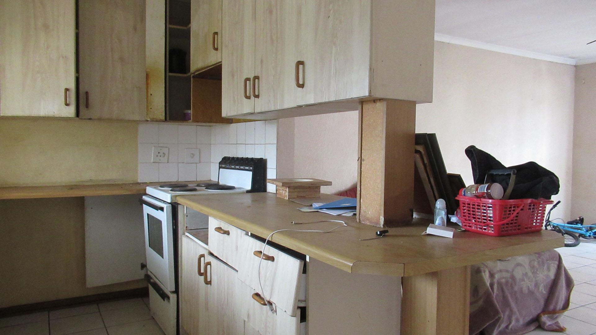 Kitchen - 9 square meters of property in Krugersdorp