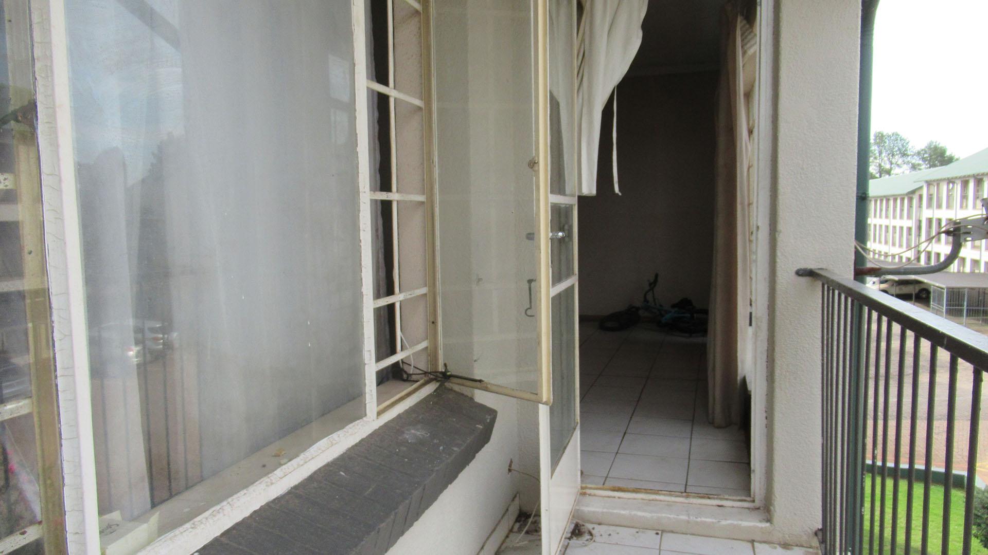 Balcony - 5 square meters of property in Krugersdorp