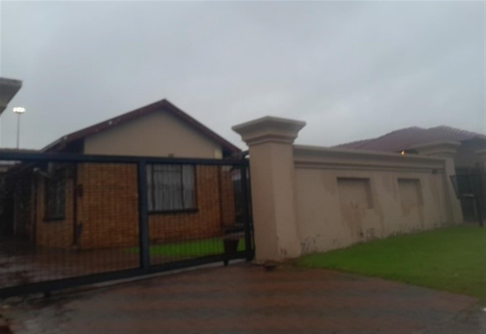 Front View of property in Kwa-Guqa