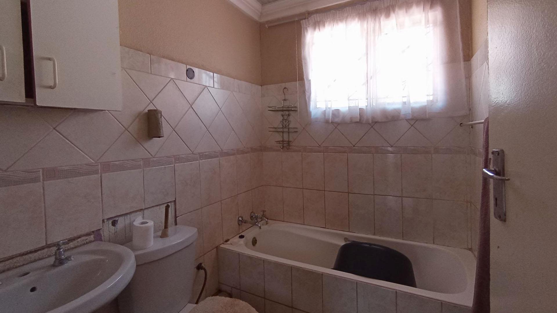Bathroom 2 - 4 square meters of property in Ga-Rankuwa