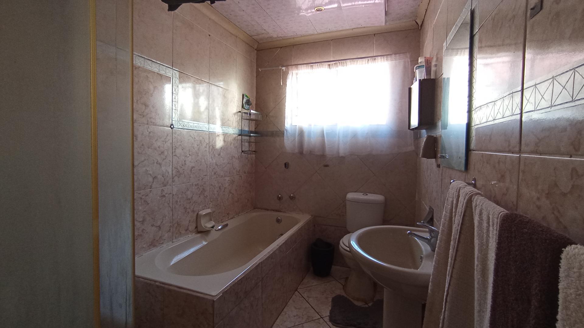 Bathroom 1 - 5 square meters of property in Ga-Rankuwa