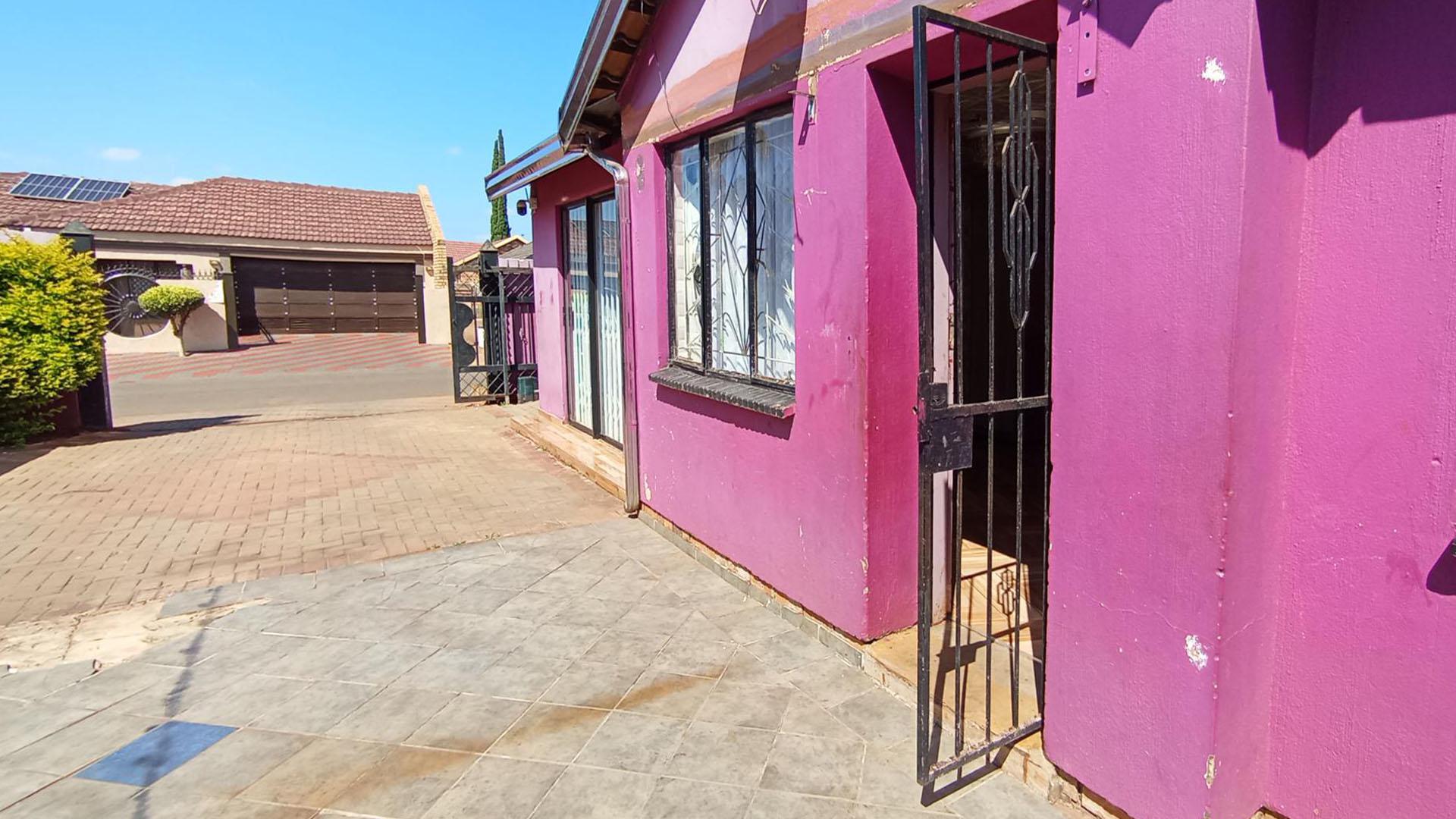 Front View of property in Ga-Rankuwa