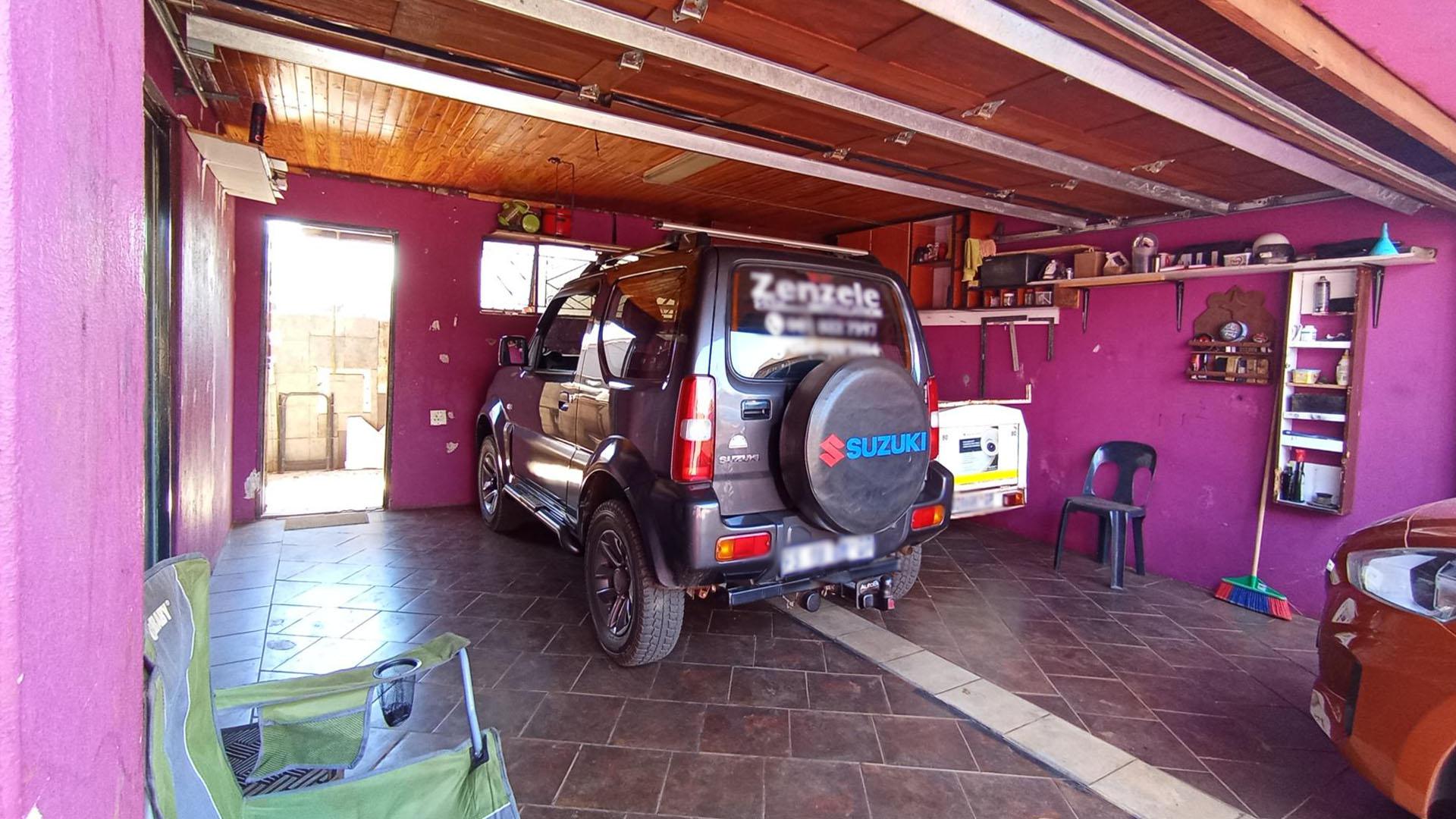 Garage - 27 square meters of property in Ga-Rankuwa