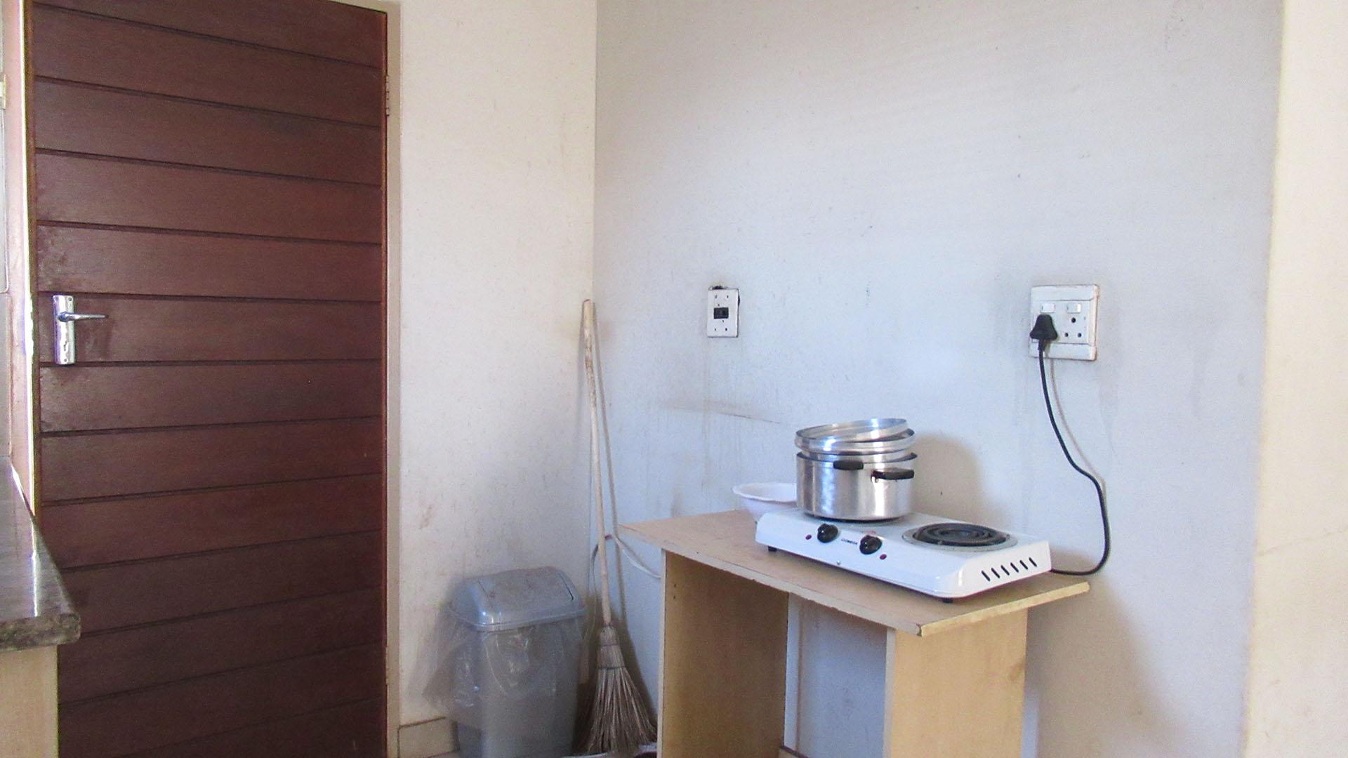 Kitchen - 4 square meters of property in Watervalspruit