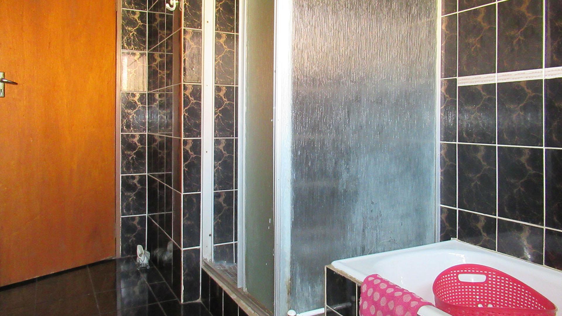 Bathroom 1 - 7 square meters of property in Randgate