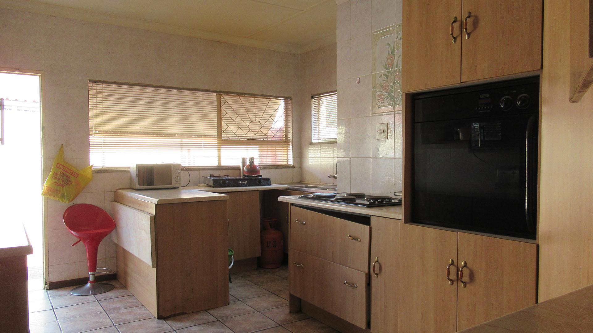 Kitchen - 26 square meters of property in Randgate