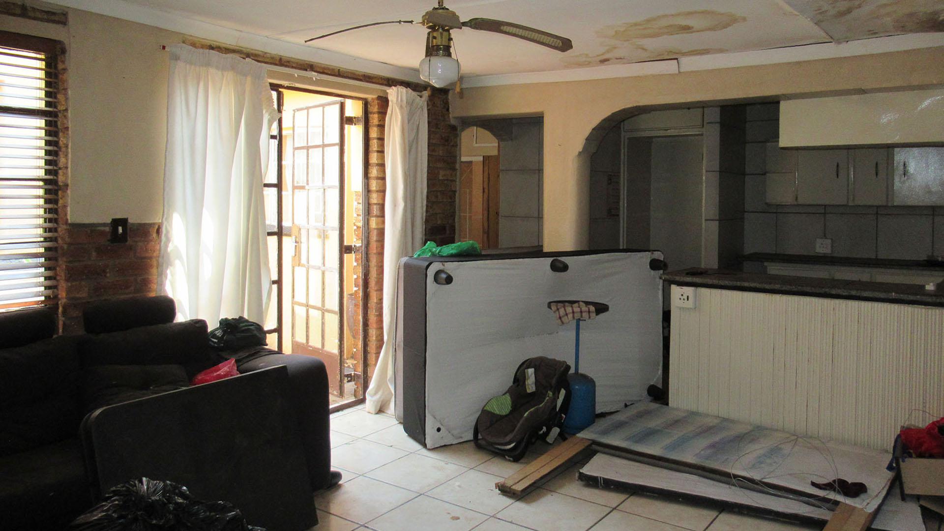 Lounges - 50 square meters of property in Randgate