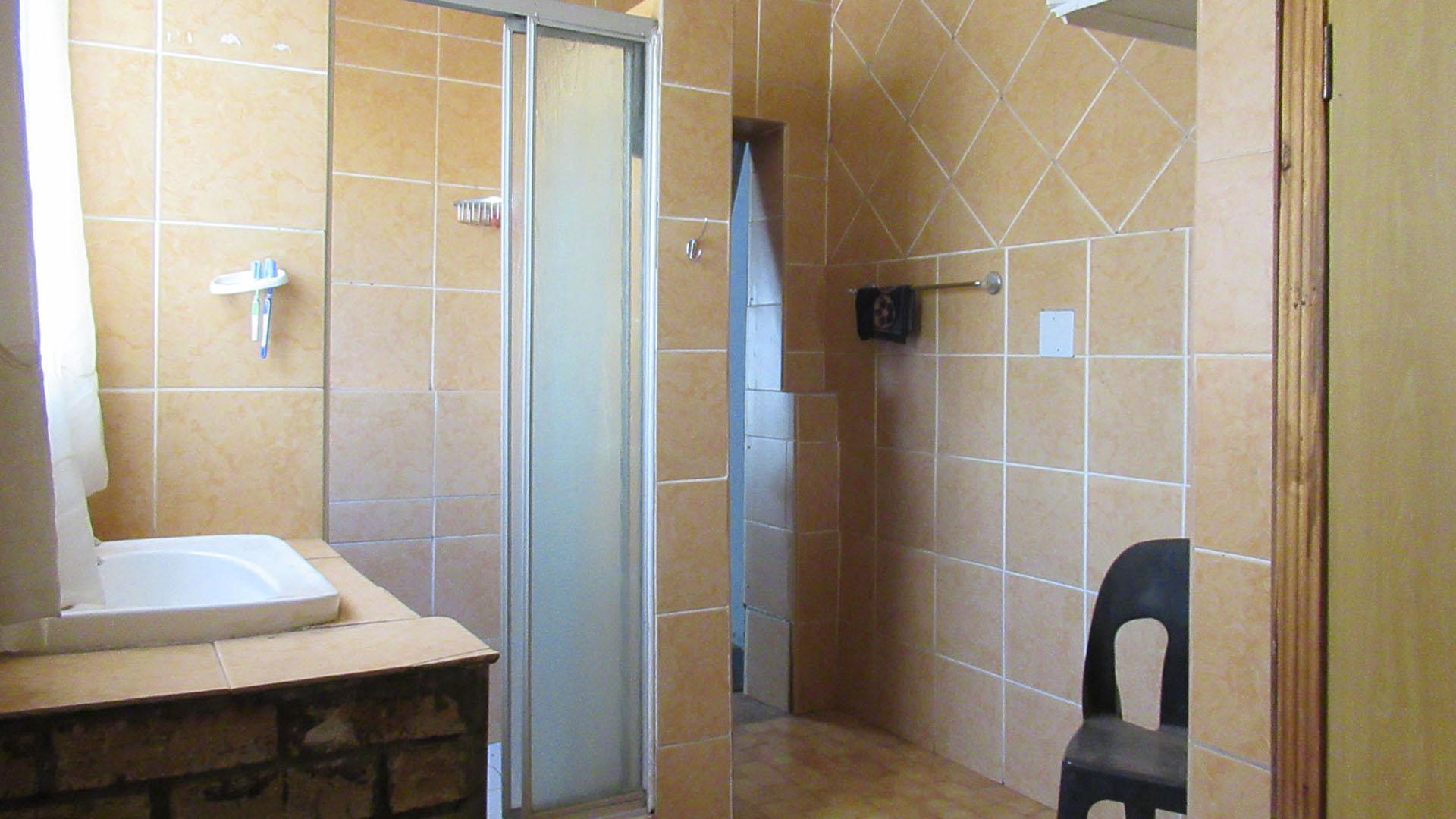 Bathroom 2 - 10 square meters of property in Randgate