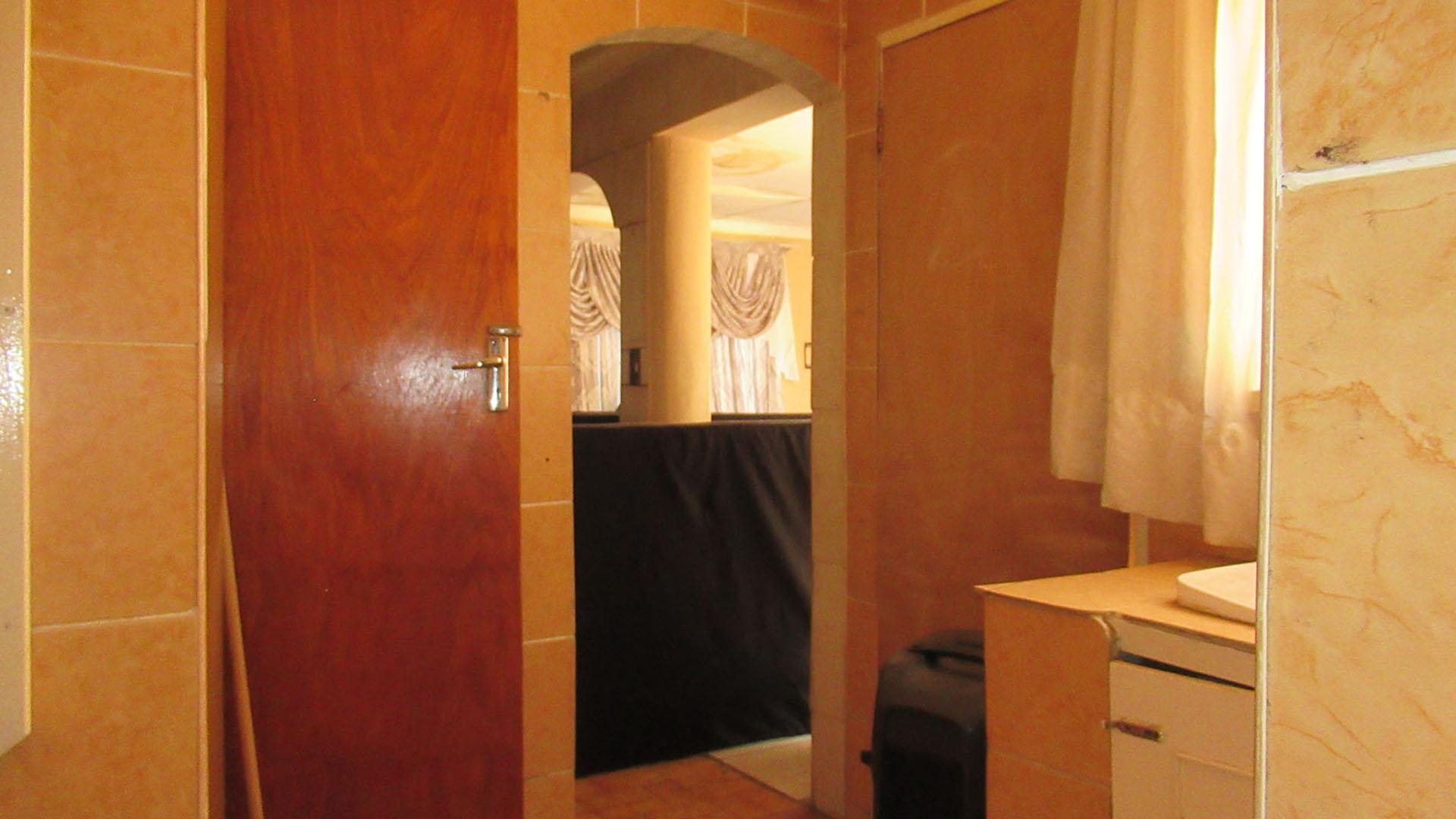 Bathroom 2 - 10 square meters of property in Randgate