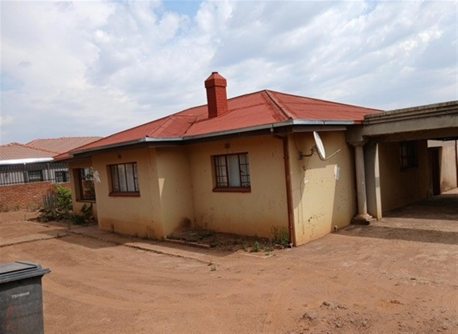 Front View of property in Westpark
