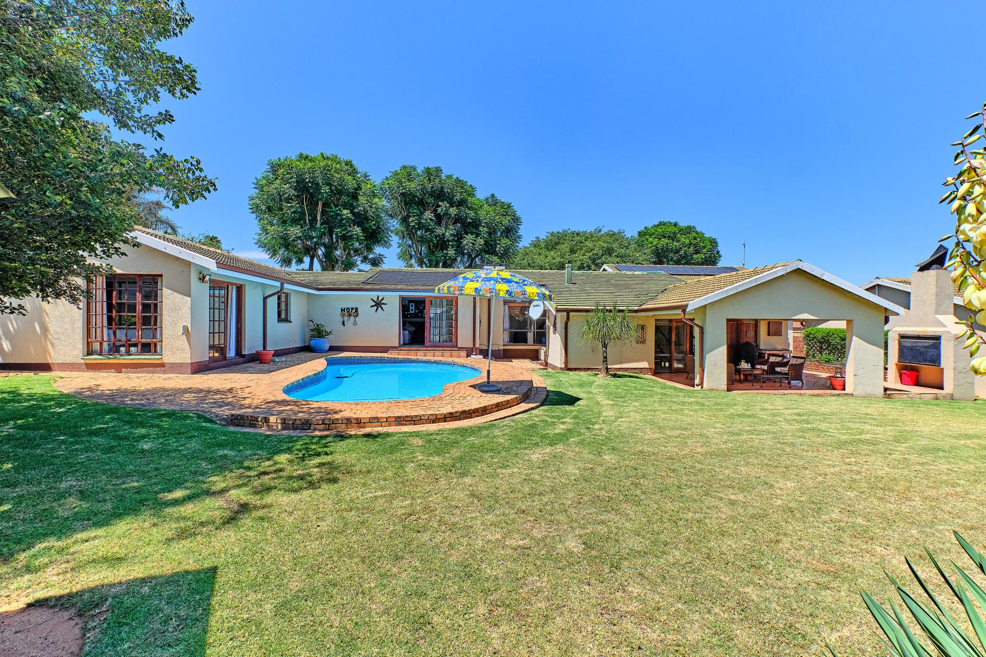 5 Bedroom House for Sale For Sale in Noordheuwel MR617414