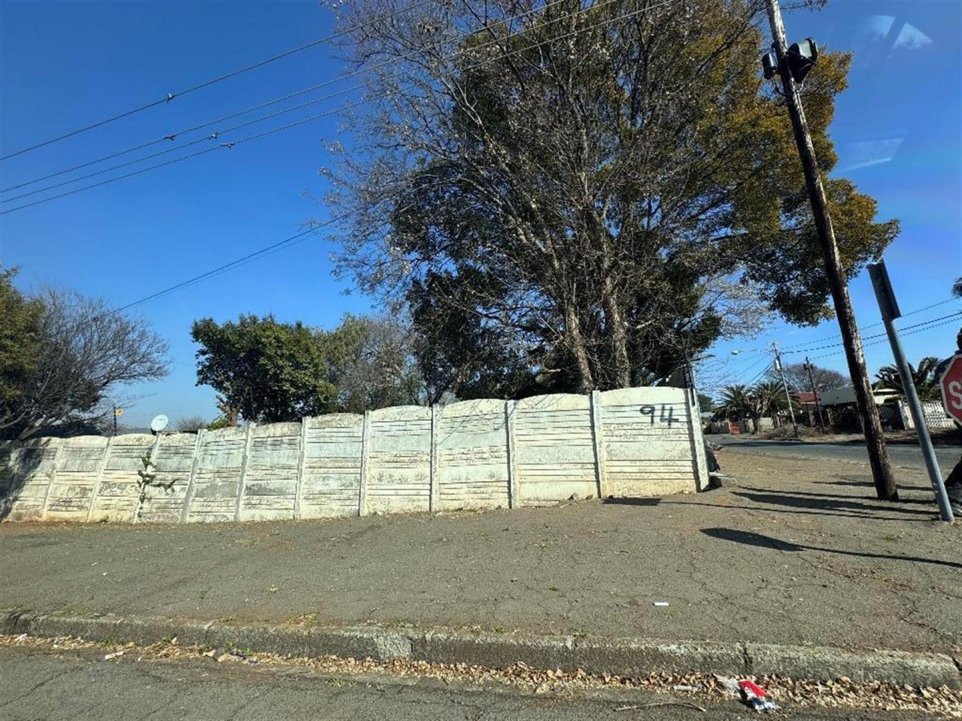 Front View of property in Primrose