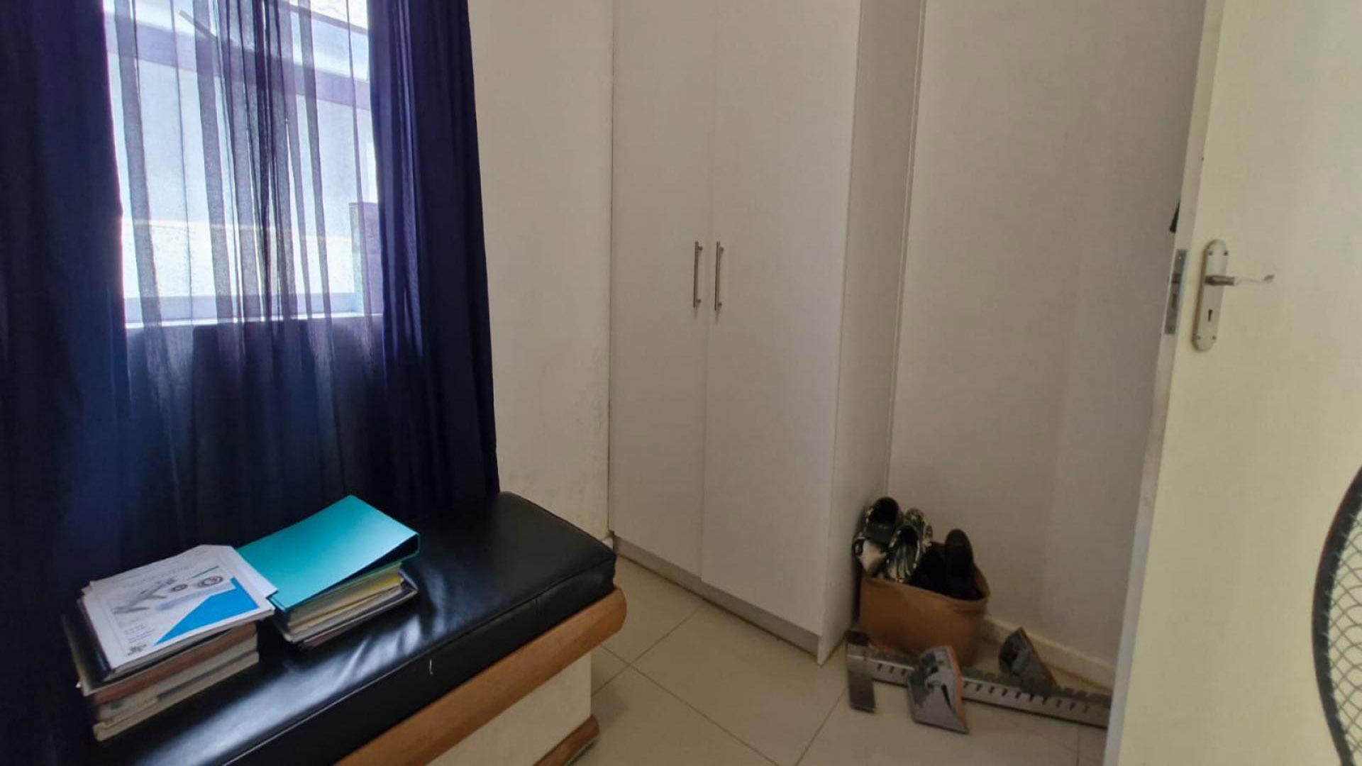 Bed Room 1 of property in Paarl