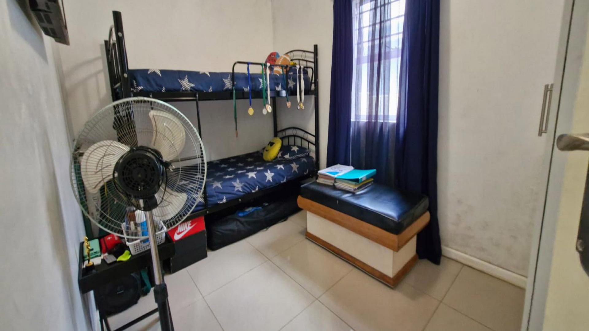 Bed Room 1 - 7 square meters of property in Paarl