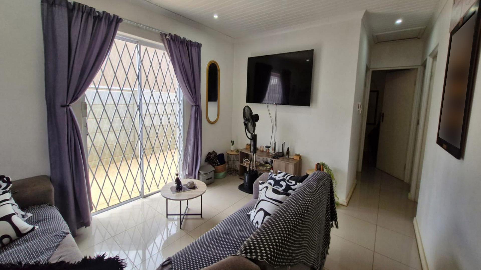 Lounges of property in Paarl