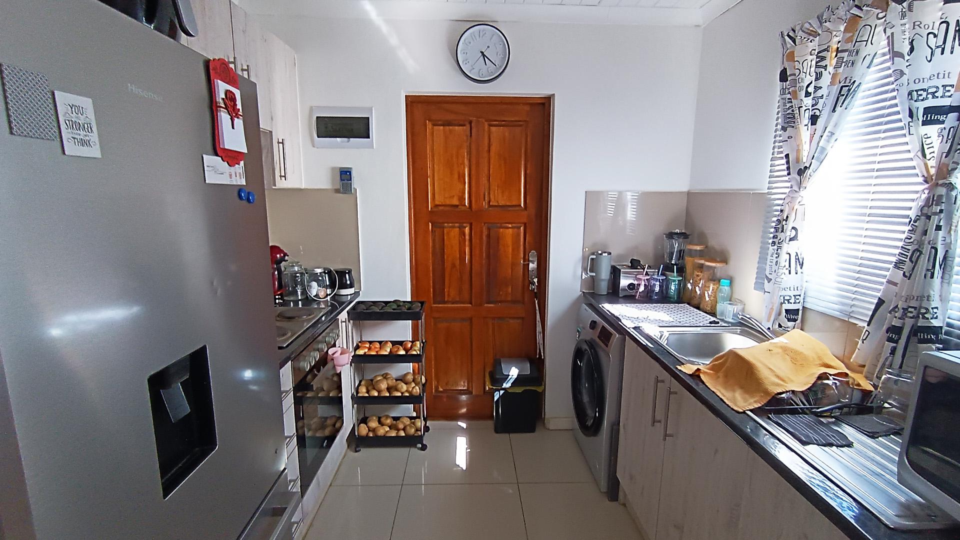 Kitchen - 7 square meters of property in Paarl