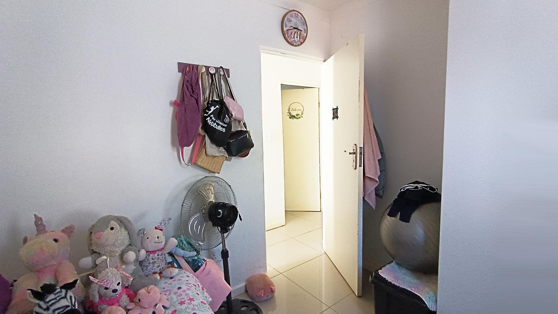 Bed Room 1 - 7 square meters of property in Paarl