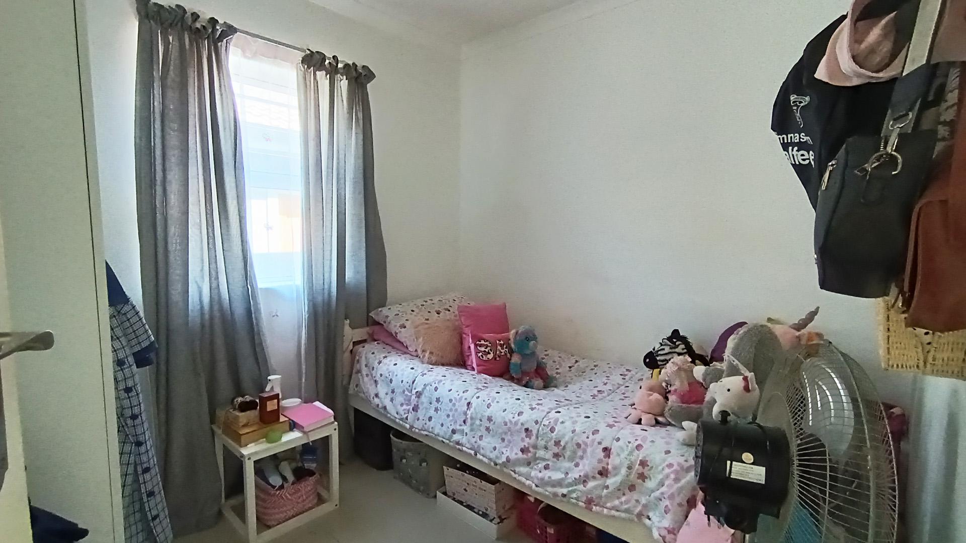 Bed Room 1 - 7 square meters of property in Paarl