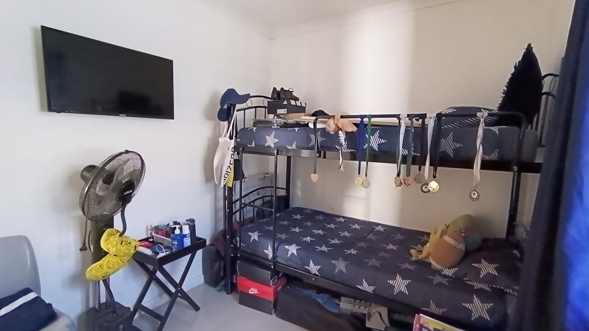 Bed Room 2 - 9 square meters of property in Paarl