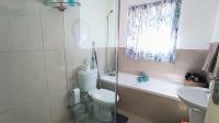 Bathroom 1 - 5 square meters of property in Paarl