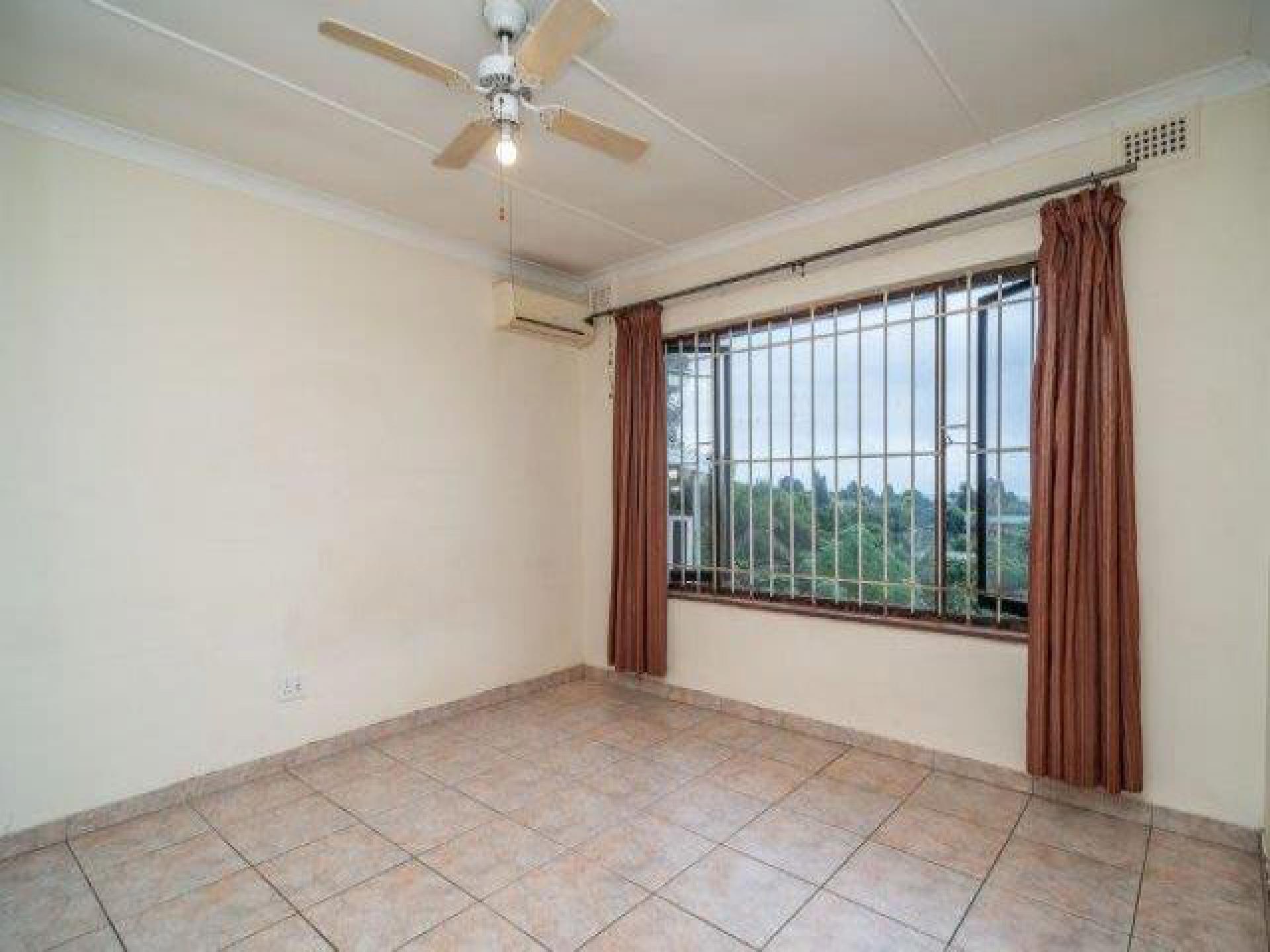 Bed Room 1 of property in Berea West 