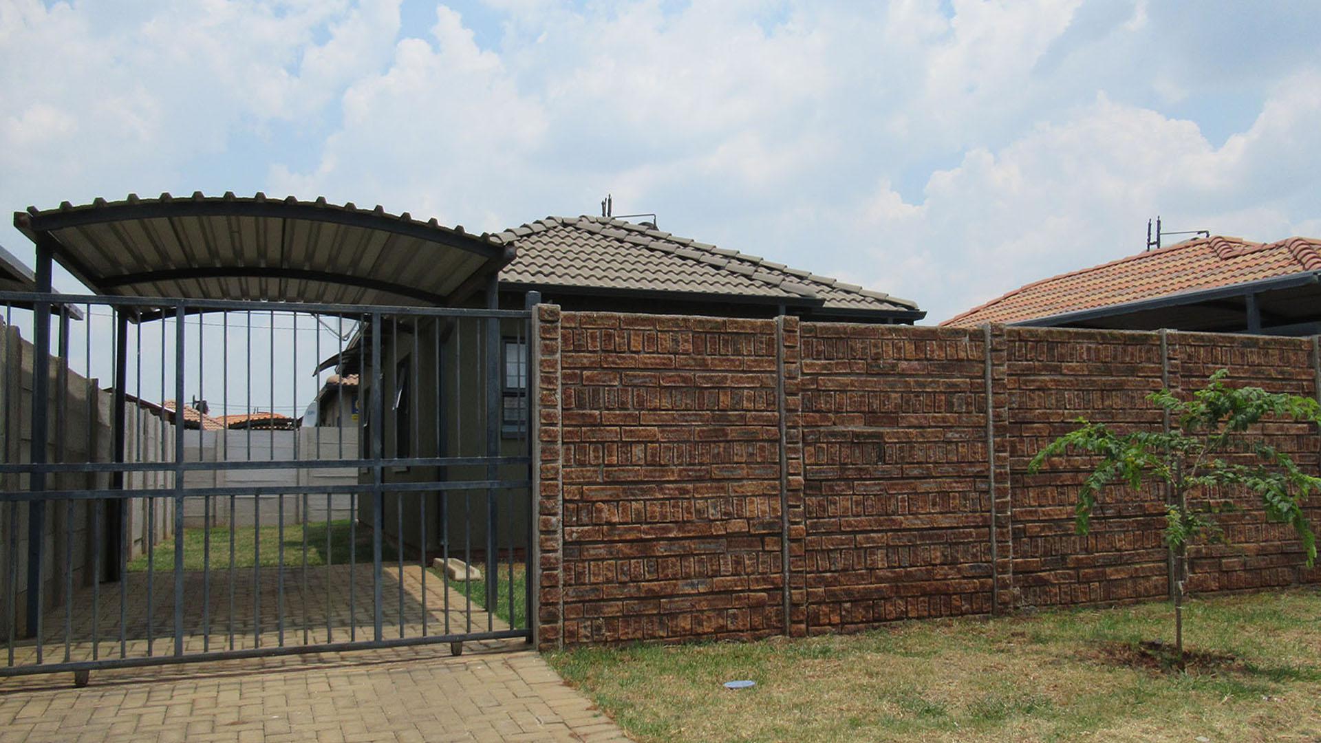 Front View of property in Protea Glen